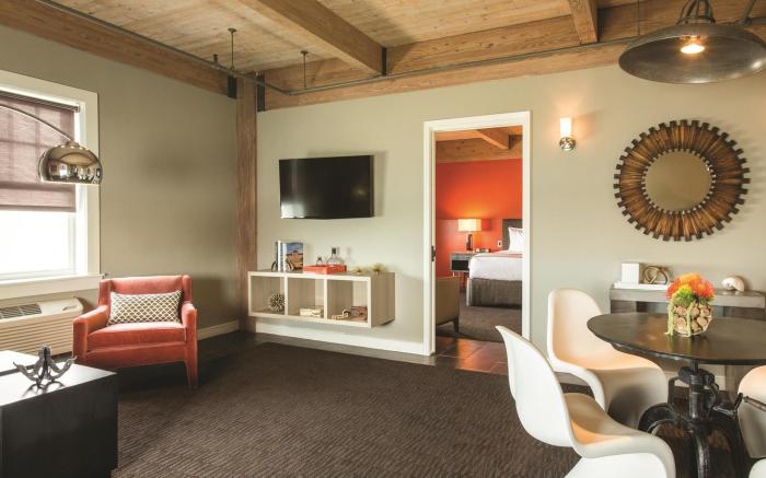 Harbor House Hotel and Marina