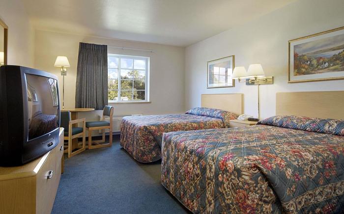Super 8 By Wyndham Ava