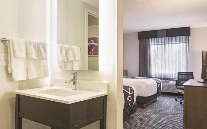 La Quinta Inn & Suites by Wyndham Warwick Providence Airport