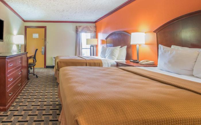Howard Johnson by Wyndham San Marcos