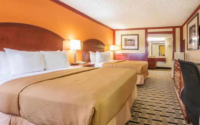 Howard Johnson by Wyndham San Marcos
