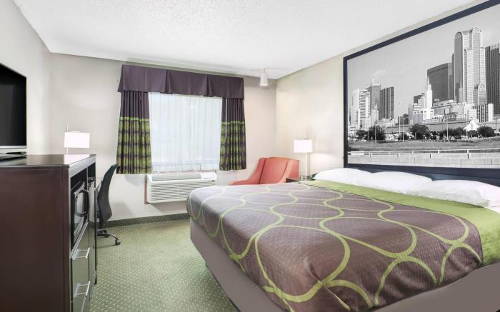 Super 8 By Wyndham Bedford Dfw Airport West