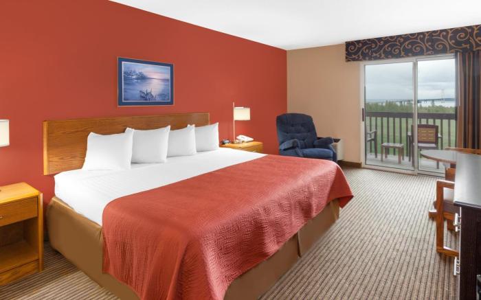 Super 8 By Wyndham St. Ignace