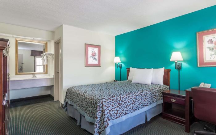 Days Inn by Wyndham Marianna
