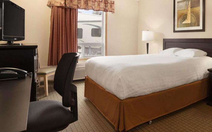 Super 8 By Wyndham Edmonton International Airport