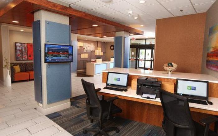 Holiday Inn Express & Suites Omaha South Ralston Arena By IHG