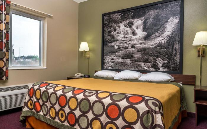 Super 8 By Wyndham Beresford