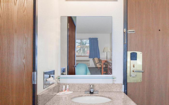 Super 8 By Wyndham Selma/Fresno Area