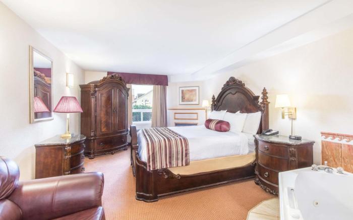 Super 8 By Wyndham Cornwall On
