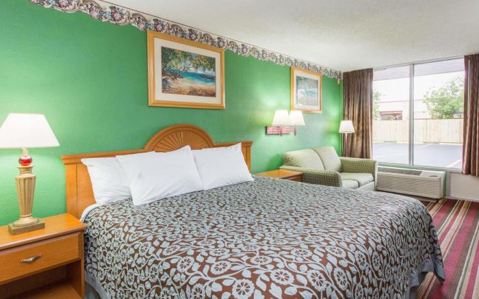 Days Inn by Wyndham Fort Myers