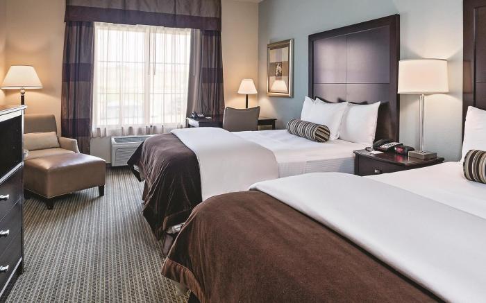 La Quinta Inn & Suites by Wyndham DFW Airport West - Euless