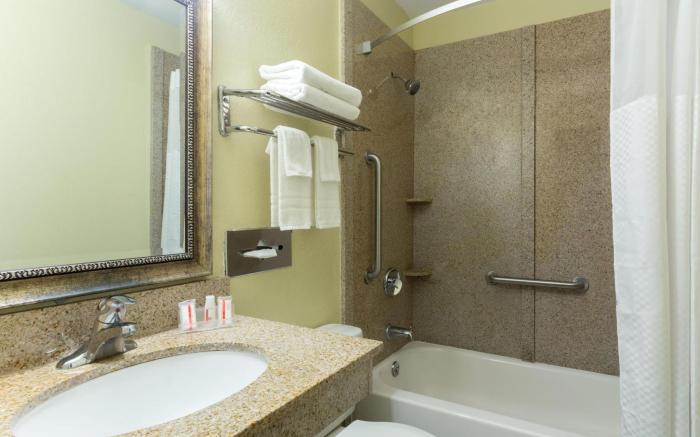 Super 8 By Wyndham Brunswick/St Simons Island Area