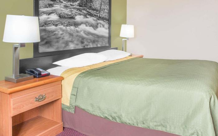 Super 8 By Wyndham Riverton