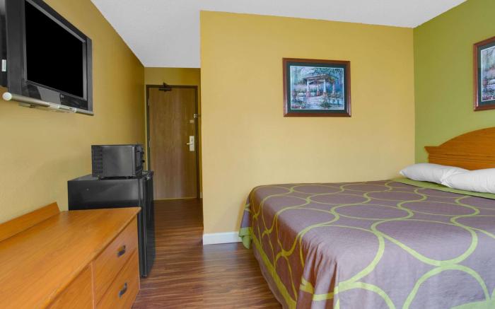 Super-8-Gainesville-I-75-Hospital-University-Area