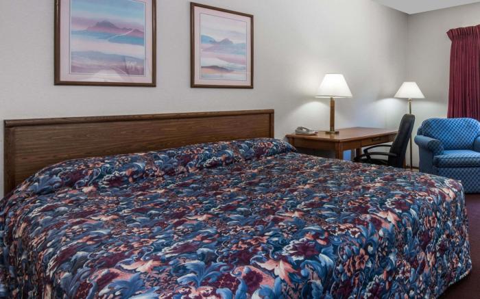 Super 8 By Wyndham Groton