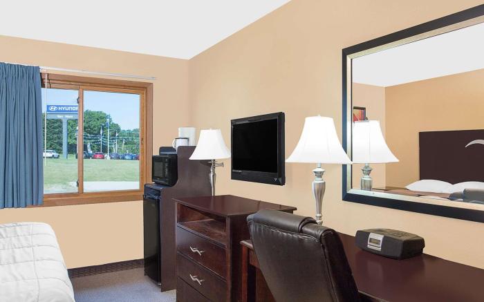 Super 8 By Wyndham Sheboygan Wi