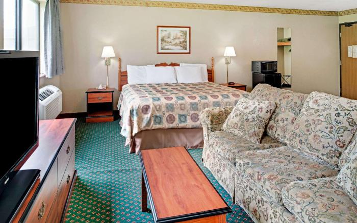 Super 8 By Wyndham Omaha Eppley Airport/Carter Lake