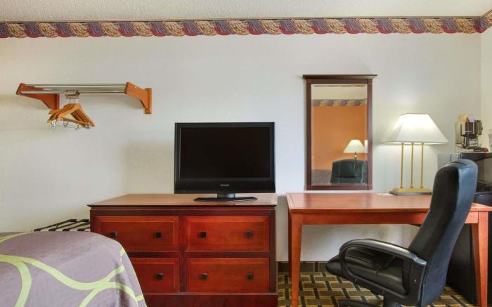 Super 8 By Wyndham Waycross Ga