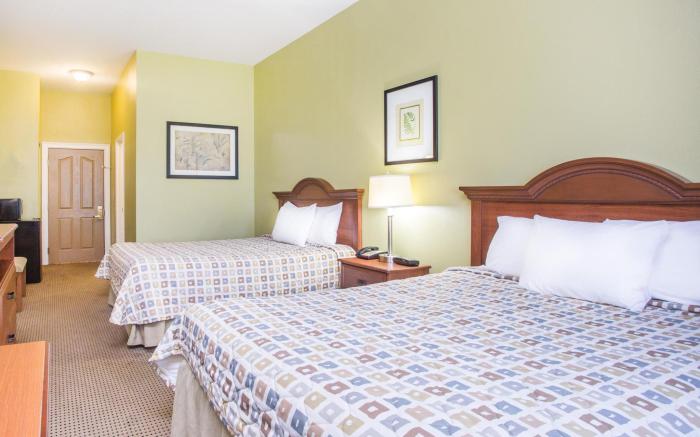 Days Inn & Suites by Wyndham Swainsboro