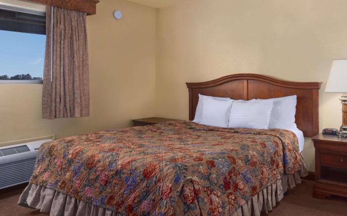 Red Lion Inn & Suites Lemoore