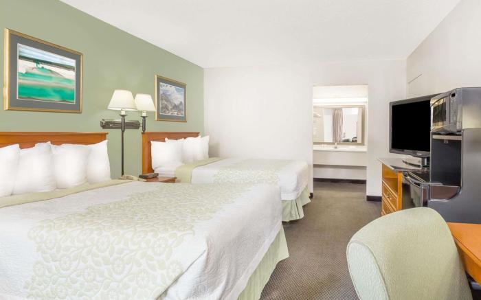 Days Inn by Wyndham Cedar Falls- University Plaza