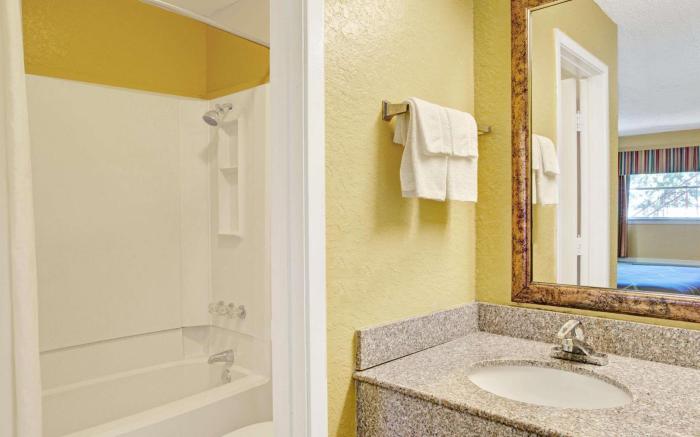 Super 8 By Wyndham La Marque Tx/Texas City Area