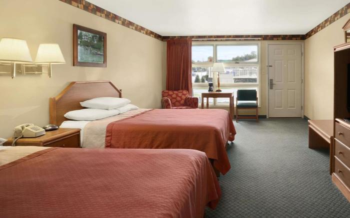 Super 8 By Wyndham Lake George/Downtown
