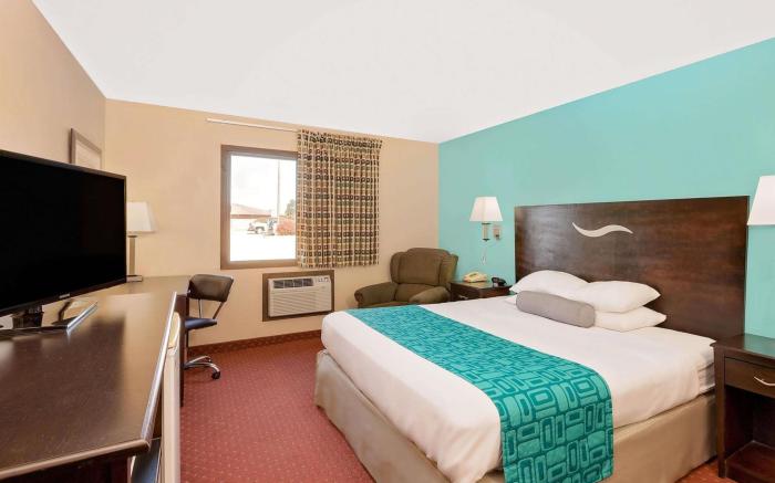 Howard Johnson by Wyndham Waterloo/Cedar Falls