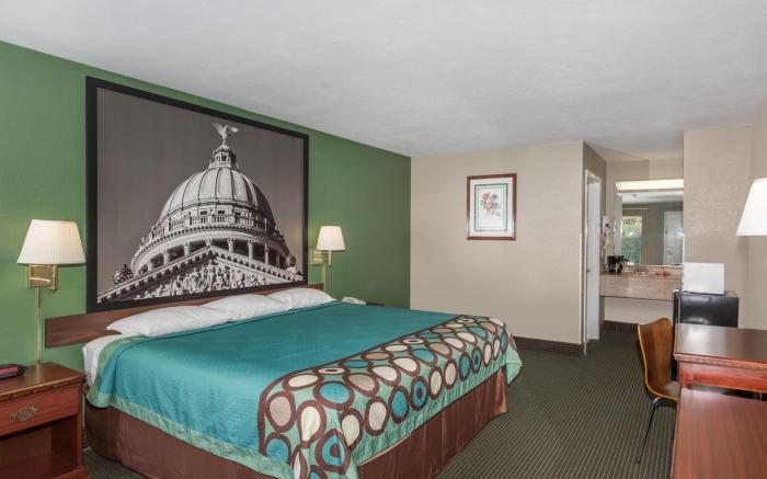 Super 8 By Wyndham Pearl/Jackson/East