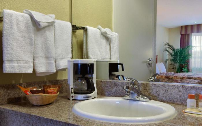 Days Inn by Wyndham Hayward Airport