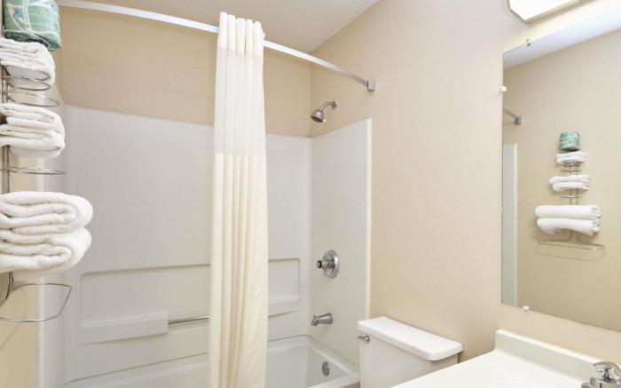 Super 8 By Wyndham Greenville