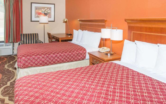 Super 8 By Wyndham Myrtle Beach - Market Common Area