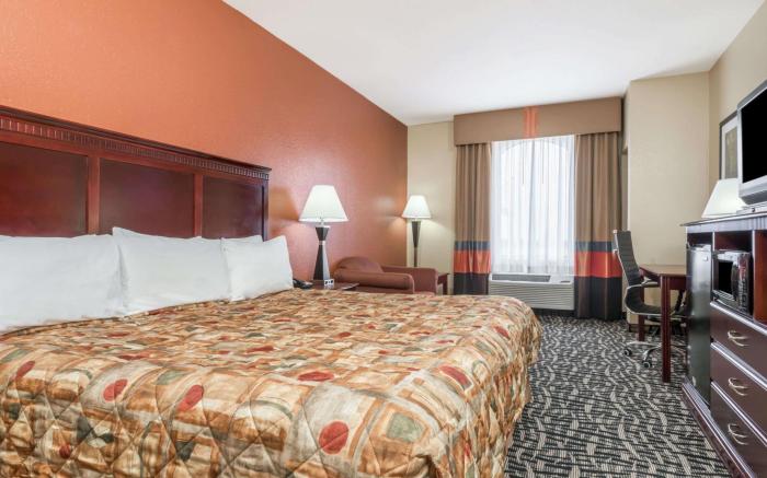 Days Inn & Suites by Wyndham Prattville-Montgomery