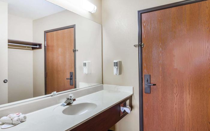 Super 8 By Wyndham Eddyville/Kuttawa
