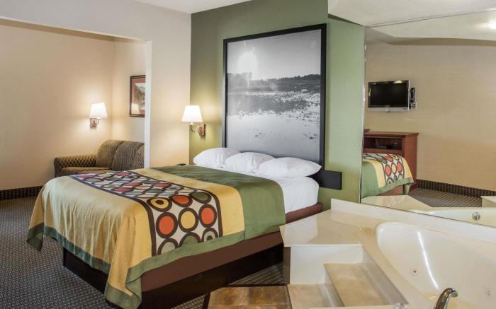 Super 8 By Wyndham Troy