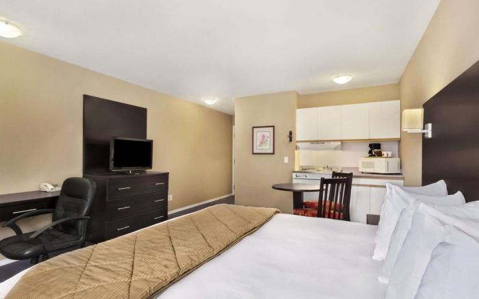 Super 8 By Wyndham West Kelowna Bc