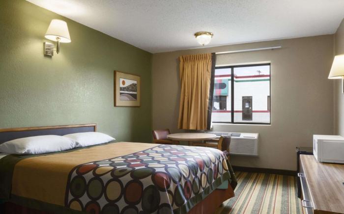 Super 8 By Wyndham Blackwell