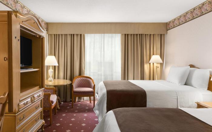 Travelodge by Wyndham Niagara Falls Fallsview