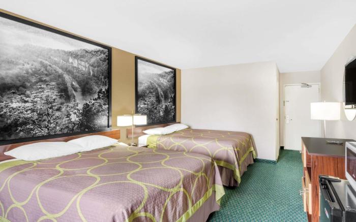 Super 8 By Wyndham Bentonville