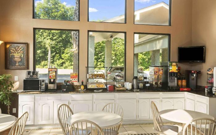Howard Johnson by Wyndham Beaufort/Parris Island