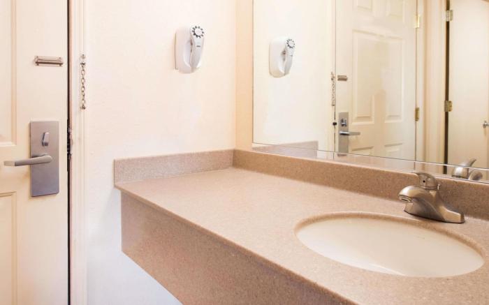 Boarders Inn & Suites by Cobblestone Hotels 