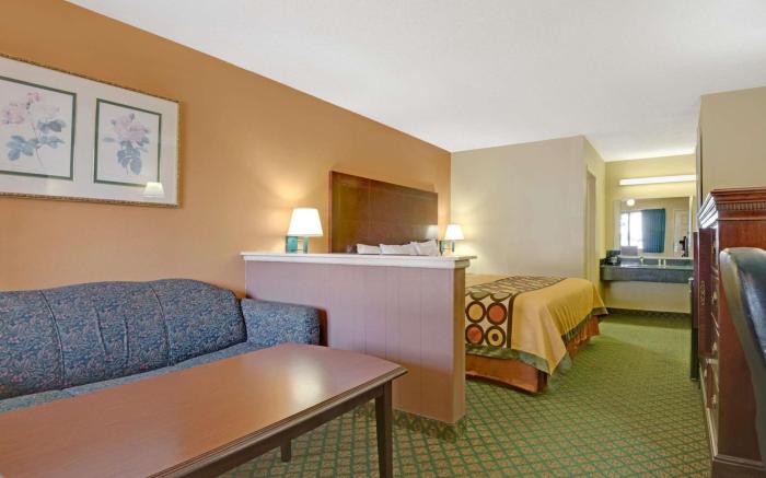 Super 8 By Wyndham Universal City