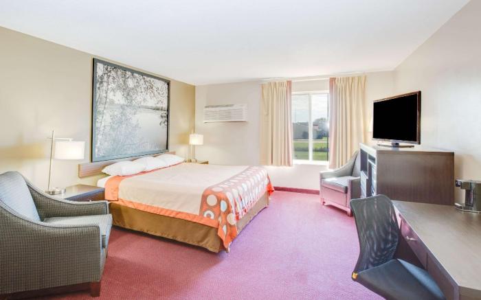 Super 8 by Wyndham Jackson MN