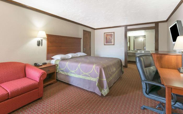 Super 8 By Wyndham Enid