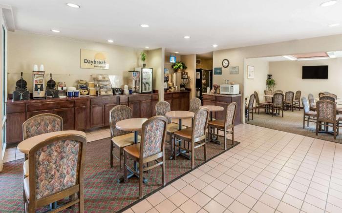 Days Inn by Wyndham Des Moines-West Clive