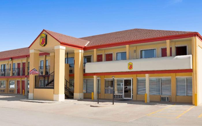 Super 8 By Wyndham Woodward