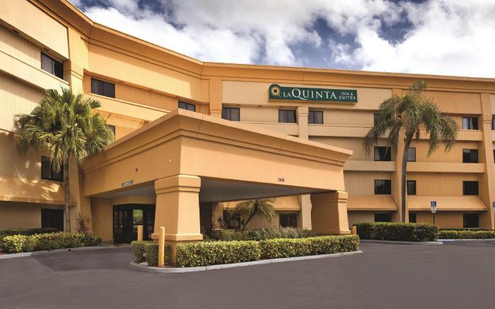 La Quinta Inn & Suites by Wyndham Miami Airport East