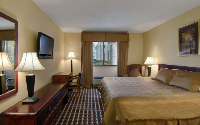 Days Inn by Wyndham Hillsborough