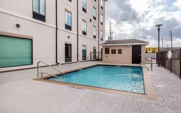 Comfort Suites Northwest Houston At Beltway 8