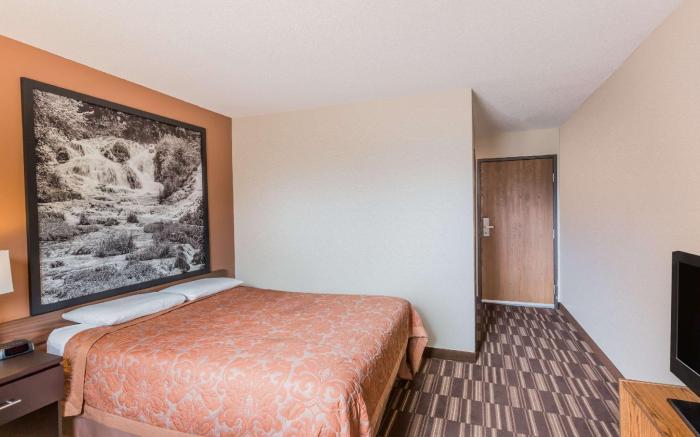 Super 8 By Wyndham Madison